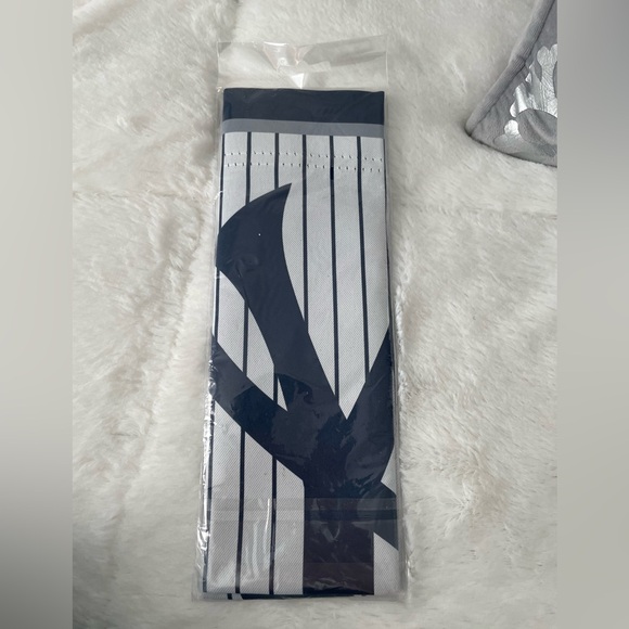 Wincraft MLB New York Yankees 12x18 Garden Style 2 Sided Flag - Picture 3 of 3